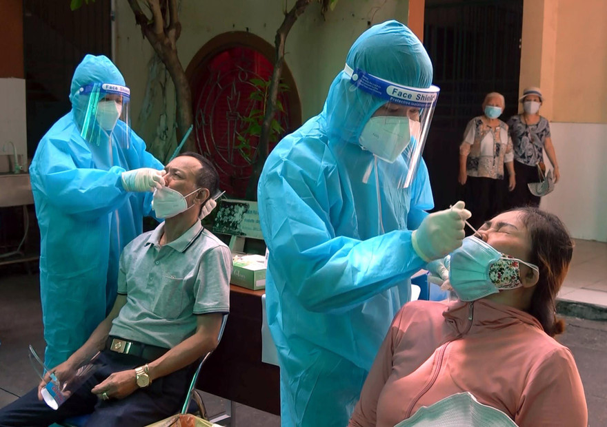 TPHCM sẽ xét nghiệm nhanh kháng nguyên 200 nghìn người mỗi ngày. Ảnh: NB