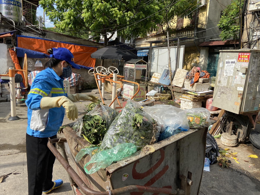  Công nhân vệ sinh làm việc trên địa bàn quận Nam Từ Liêm 