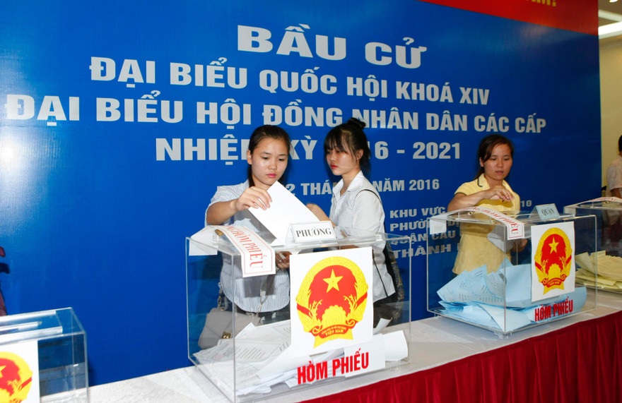 Cử tri đi bỏ phiếu bầu đại biểu Quốc hội khóa XIV và đại biểu HĐND các cấp nhiệm kỳ 2016-2021Ảnh: Như ý