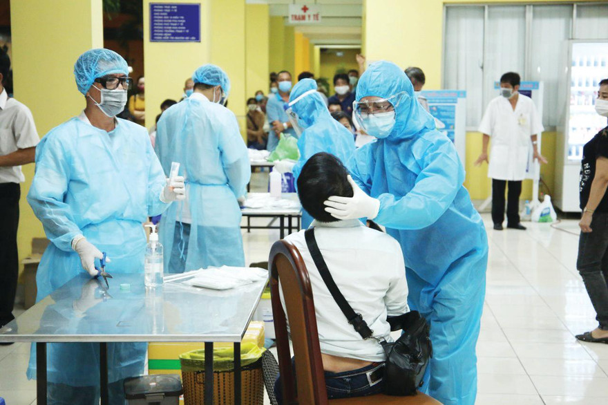 Người lao động được xét nghiệm Covid-19 