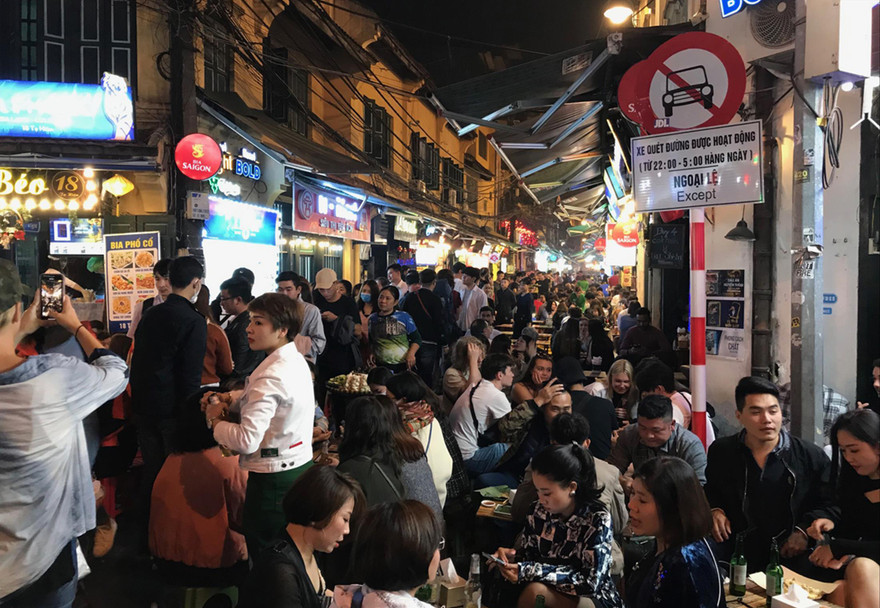 Một góc phố cổ đêm, khi COVID-19 chưa xuất hiện Ảnh: Trường Phong 