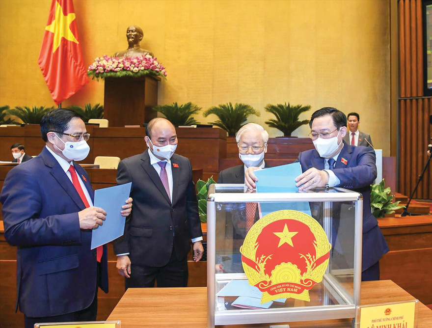 Lãnh đạo Đảng, Nhà nước bỏ phiếu bầu các chức danh chủ chốt tại phiên họp thứ nhất Quốc hội khóa XV Ảnh: NHƯ Ý 