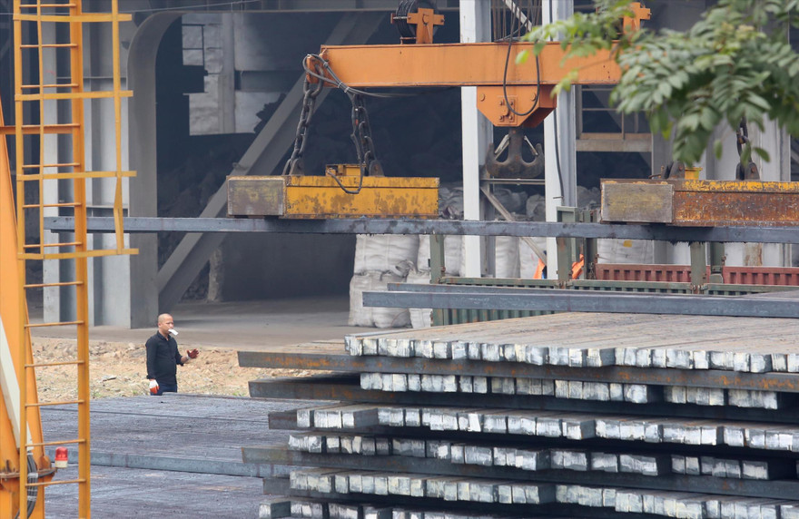 Từ đầu năm đến nay, Việt Nam nhập khẩu lượng lớn nguyên phụ liệu cho sản xuất từ Trung Quốc Ảnh: Như Ý 