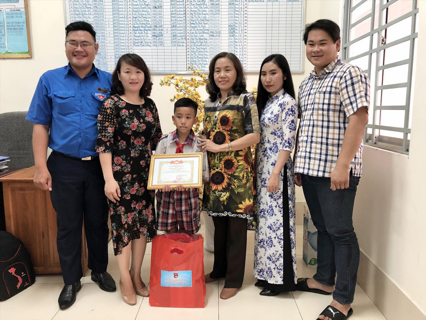  Em Lê Thanh Huy được MTTQ Việt Nam phường Cái Khế biểu dương