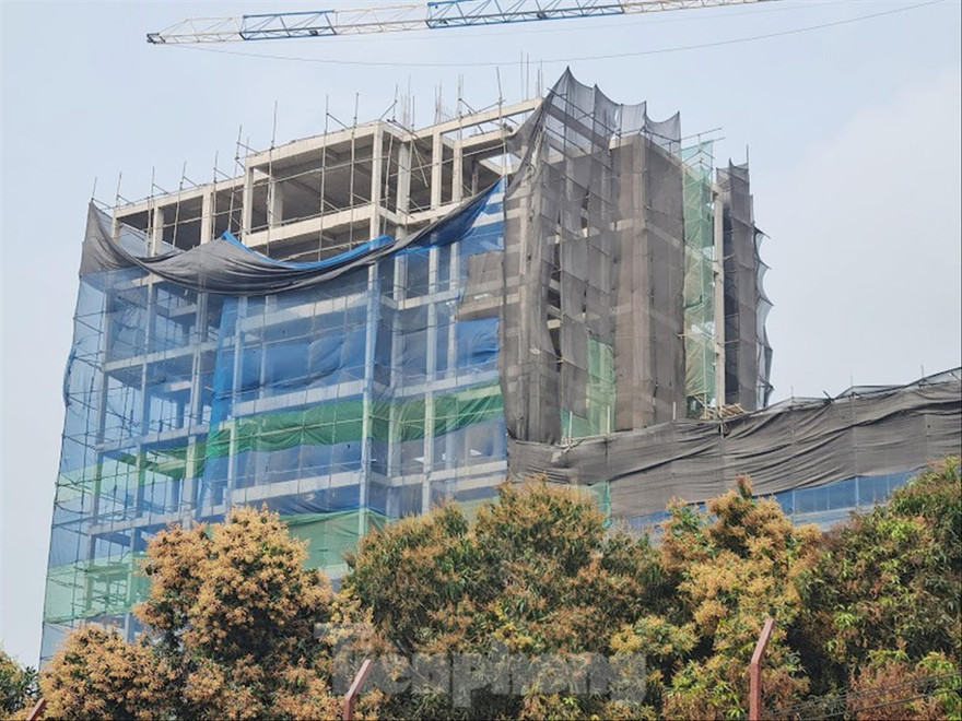  Siêu công trình xây dựng trên đất trồng cây lâu năm tại thôn Đồi Vua, thị xã Sơn Tây