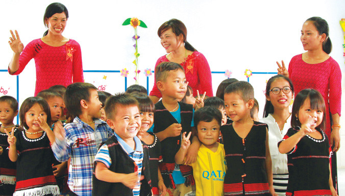 Niềm vui của trẻ nhỏ trong ngôi trường Đèn Đom Đóm mới.