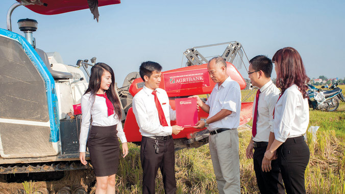 Bức ảnh “Agribank Sóc Sơn cho vay hỗ trợ vốn theo Quyết định 68/2013/QĐ-TTg của Thủ tướng Chính Phủ ” đoạt giải Nhì của tác giả Kiều Tùng Lâm (Agribank Sóc Sơn).