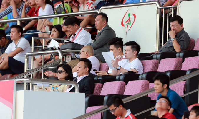 Bầu Hiển dự khán trận đấu giữa FC Sài Gòn và Hà Nội T&T trên sân Thống Nhất cuối tuần qua. Ảnh: VSI