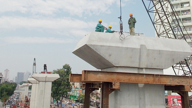 Cùng với việc chậm tiến độ nhiều năm, dự án ĐSĐT Cát Linh-Hà Đông do nhà thầu Trung Quốc thi công còn đội giá thêm 7.100 tỷ đồng. Ảnh: Trọng Đảng