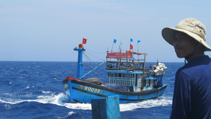 Ngư dân đánh bắt ở Hoàng Sa háo hức trước khả năng sẽ được làm cư dân Hoàng Sa. Ảnh: Nam Cường