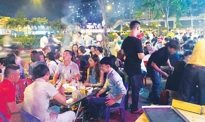 Nhậu đêm ở quán xá là nét văn hóa của người TPHCM, nhưng tiềm ẩn nhiều bất ổn. Ảnh: P.V