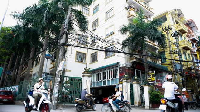 Cư dân tòa nhà Sông Đà (ngõ 165 Cầu Giấy, Hà Nội) chờ 11 năm vẫn chưa được cấp sổ đỏ. Ảnh: Như Ý