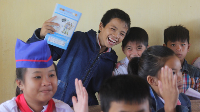 Niềm vui của các em học sinh khi được trở lại trường.