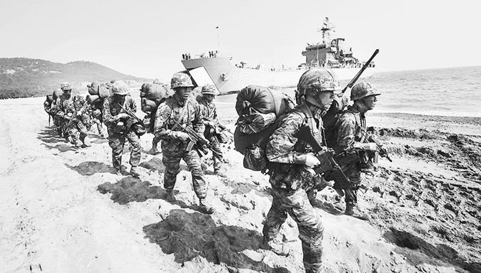 Lính thủy đánh bộ Hàn Quốc và Mỹ tập trận chung năm 2015. Ảnh: RT