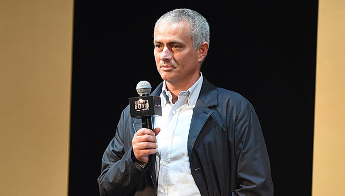 HLV Mourinho trong chuyến đi tới Thượng Hải. Ảnh: GETTY IMAGES