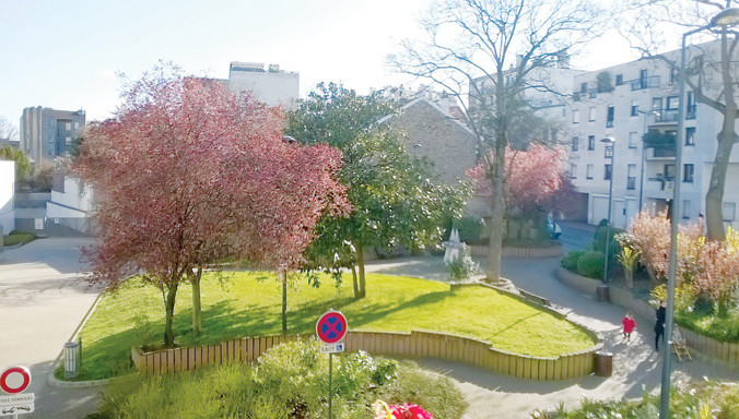 Vườn hoa phố nhỏ Louis Dardenne, Tây Nam Paris. Ảnh: Thẩm Hoàng Long