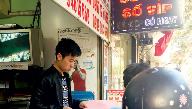 Một cửa hàng sim số trên đường Kim Mã, Hà Nội.