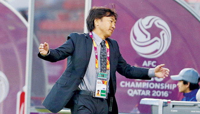 HLV Miura ra đi trước thời hạn 2 tháng vì không xây dựng được lối chơi thích hợp với cầu thủ Việt Nam. Ảnh: VSI
