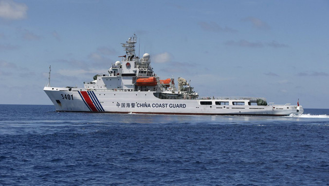Tàu hải cảnh Trung Quốc trên biển Đông. Ảnh: Erik de Castro