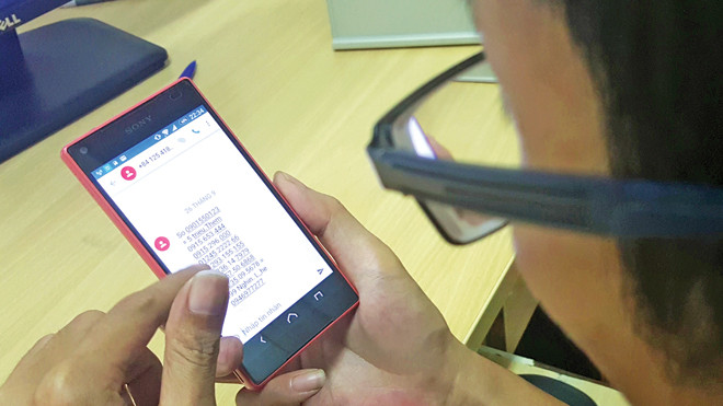 Một thuê bao MobiFone nhận được tin nhắn báo 1 loạt dịch vụ chưa hề đăng ký. Ảnh: Như Ý