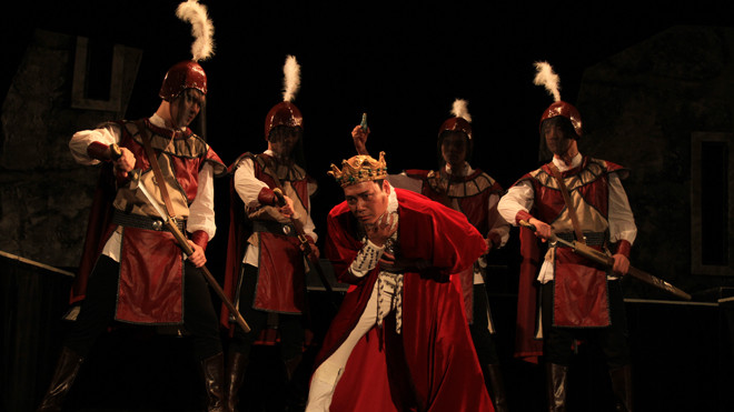 Vở kịch “Hamlet” được thực hiện nhờ kinh phí xã hội hóa của Nhà hát Kịch Việt Nam đã gây tiếng vang trong công chúng và giới nghệ thuật.