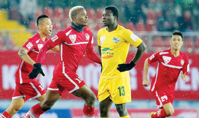 Các cầu thủ Hải Phòng (áo đỏ) đánh bại Thanh Hoá ở cả 2 lượt trận mùa giải năm ngoái. Ảnh: VSI
