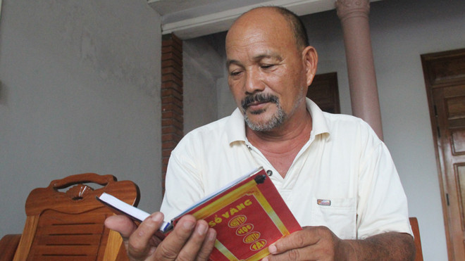 Những cuốn Sổ vàng của ông Ôn ghi đầy ắp những cảnh đời cần giúp đỡ.