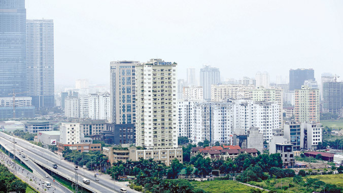 Cao ốc chất dày vào nội đô khiến hạ tầng quá tải. Ảnh: Như Ý