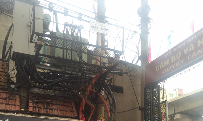 Trạm biến áp Ao Sen, Hà Đông bị hàng loạt công trình bao vây.