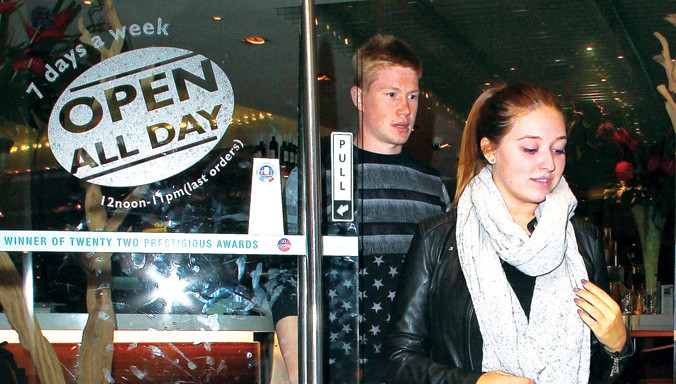 Kevin de Bruyne quyết định gia nhập Man City vì bạn gái.