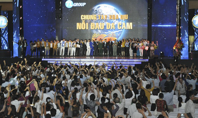 Công ty đa cấp Thăng Long trong một chương trình văn nghệ. Ảnh: Hải Phú