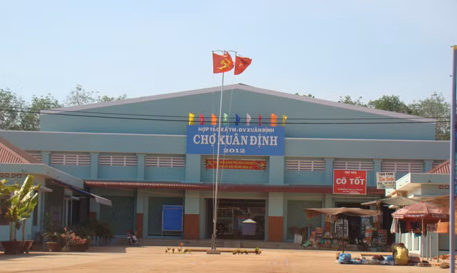 Chợ Xuân Định ế ẩm.