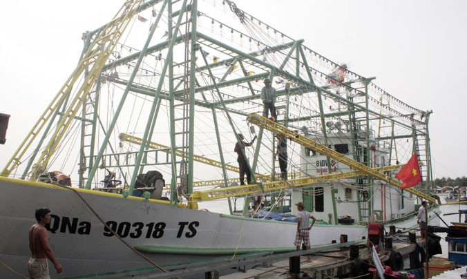 Tàu QNa 90138 bề thế và hiện đại.