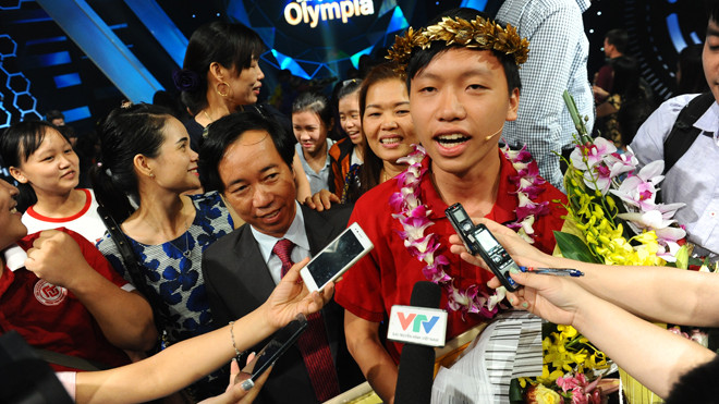 Thanh Chương vỡ òa trong niềm vui chiến thắng sáng ngày 21/8 tại Hà Nội. Ảnh: Việt Hùng