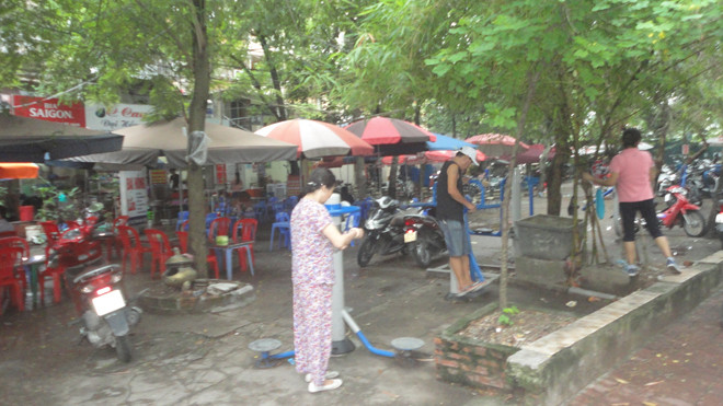 Sân chơi thành nơi bán hàng