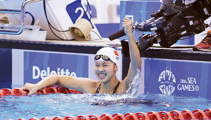 Nụ cười chiến thắng của Ánh Viên sau khi về đích. Ảnh: VSI