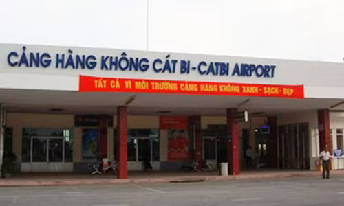 Sân bay Cát Bi tê liệt vì mưa phùn, mây thấp
