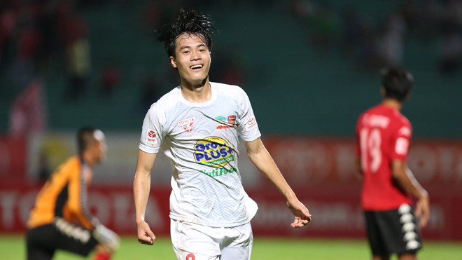 Cú đúp của Văn Toàn giúp HA.GL có chiến thắng thứ 3 liên tiếp với cùng tỷ số 3-1. Ảnh: VSI