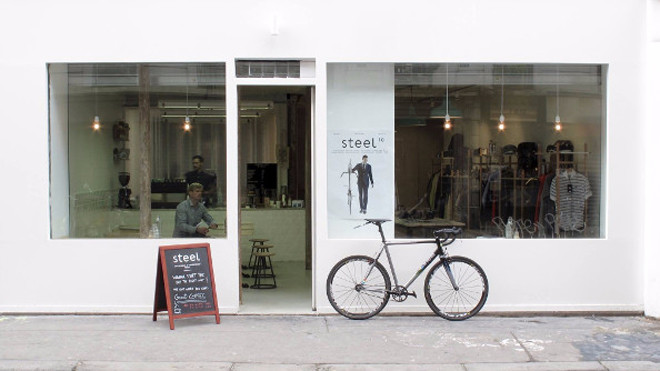 Một quán cafe xe đạp ở Paris. Ảnh: T.T.D