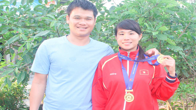 Hồ Thị Lý (phải) có thể xem là VĐV may mắn nhất Đoàn TTVN có vé đến Olympic 2016. Ảnh: T.N