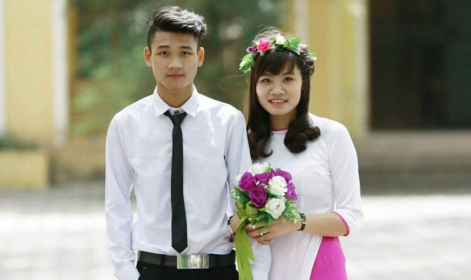 Nghĩa bảnh bao trong một lần chụp ảnh kỷ yếu ở trường.