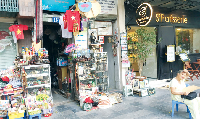 Thành phố cam kết hỗ trợ cho các hộ dân phố cổ chuyển đổi hình thức kinh doanh.