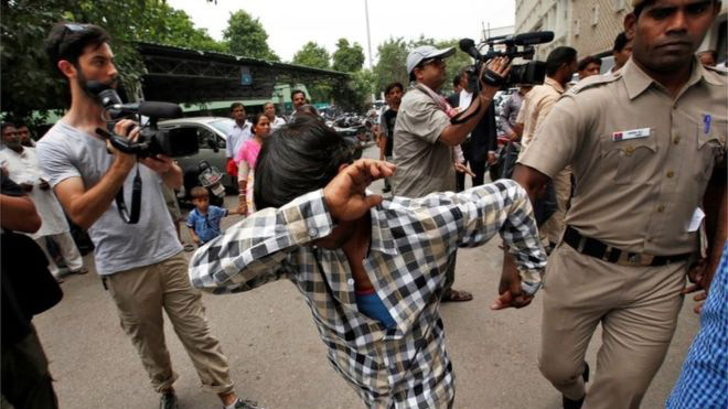 Cảnh sát bắt giữ 9 người, trong đó có 3 thiếu niên trong vụ hiếp dâm nữ du khách Đan Mạch.