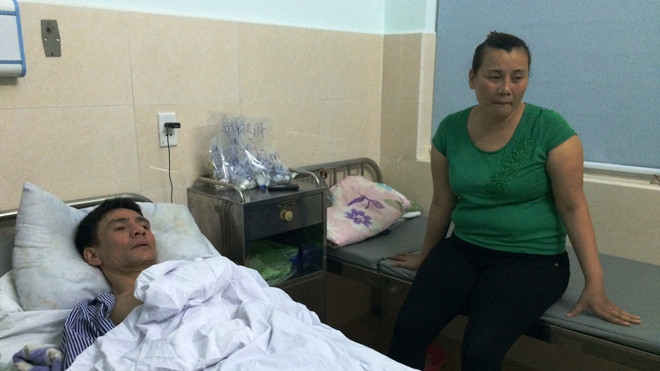 Ông Lưu Đình Thêm chưa hết sợ hãi mỗi lần nghĩ đến việc phải ra biển đánh lưới. Ảnh chụp tại Bệnh viện Việt - Tiệp (Hải Phòng) ngày 7/9