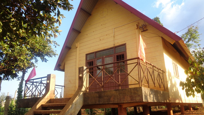 Nhà văn hóa cộng đồng xây bằng tiền ngân sách bị bê tông hóa.