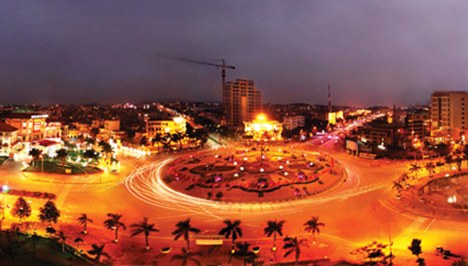 Ngã Sáu trung tâm thành phố Bắc Ninh về đêm.