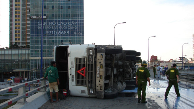 TNGT là nỗi khiếp đảm đối với cánh tài xế đường dài.