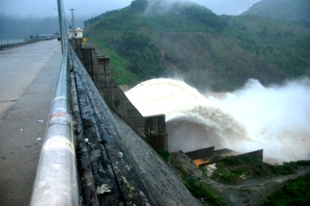 Vì sao thủy điện Đăk Mi bị phạt hơn 800 triệu đồng?