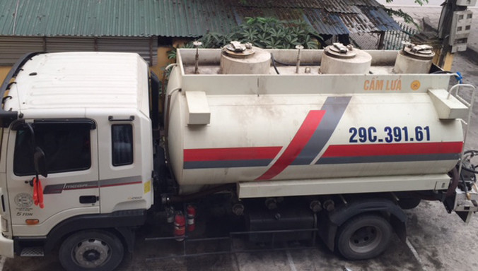 Xe xitec 29C - 391.61 vận chuyển hơn 8 nghìn lít xăng bị tạm giữ (ảnh cơ quan chức năng cung cấp).