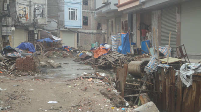 Dân khổ vì thi công chậm